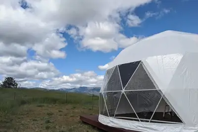Image de Geodesic Domes with spectacular views in charming Plains, Montana.