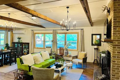 Image de Charming 3-bedroom house in the country with all the amenities of home.