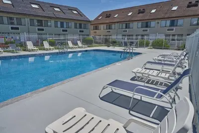 Image de 2 Budget Cape Cod Rooms – Relaxed Setting Close to the Beach & Local Attractions