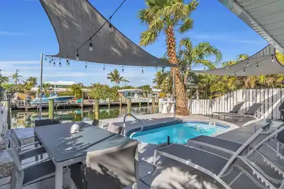Image de Updated 3/3 in Key Colony Beach w/ Private Pool, Dock & Cabana Club