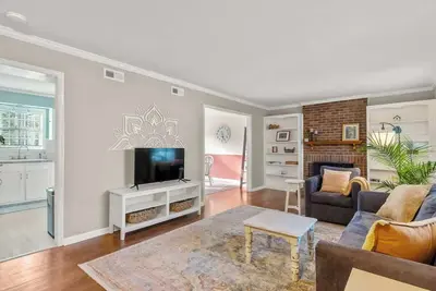 Lassiter St · Be Comfy in Bull City