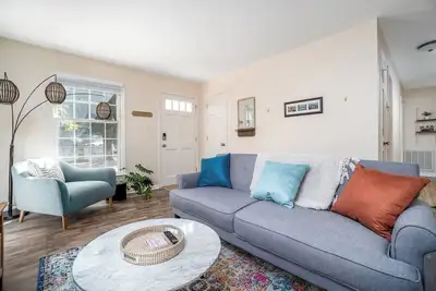 Image de 1208 W Murray · Downtown, Hospitals, Duke Oh My!