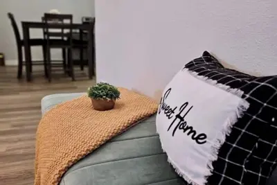 Charming 3-bedroom townhome in Temple with WiFi and Ac
