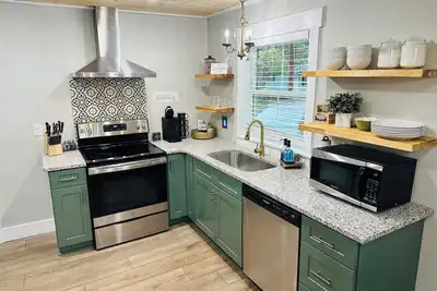 Image de Historic 1940's Cottage Near Tim's Ford Lake & Town Square Fully Remodeled