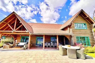 Image de This 5 Bedroom Lodge has both History & Luxury while being surrounded by nature