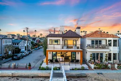 Image de Incredible Opportunity to Experience Premier South Bayfront Corner Lot and Duffy