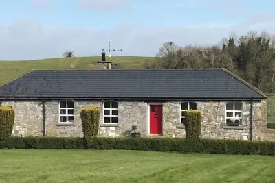 Image de Traditional stone cottage on the river in charming Cashel, Tipperary