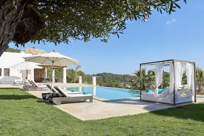 Image de Wonderful Ibiza Villa | Villa Norbert | 4 Bedrooms | Spacious Furnished Sun Terrace | Private Outdoor Infinity Pool | Bbq Facilities | Shaded Outdoor Dining Area | Outdoor Kitchen | Private Garden | Private Indoor Hot Tub and Sauna | Santa Eulalia