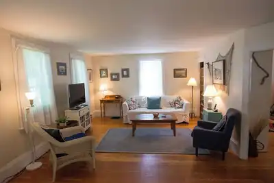 Image de Stroll to SeaView/Beach; Great Yard