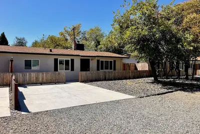 Image de Downtown Loomis Modern Farmhouse 3