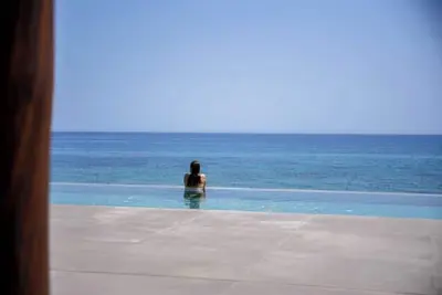 Beach House Arvi, East