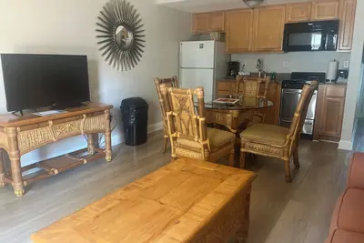 Charming 1-bedroom 2 Queen beds Resort Suite in Dunedin. Enjoy your stay