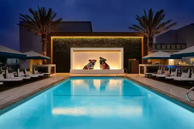 Image de 2 Chic Suites w\/ Rooftop Pool, Cabanas, & Stunning La Views
