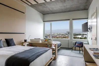 Image de Inviting Boutique Hotel w/ Rooftop Views, Plush Mattresses & Cozy Decor