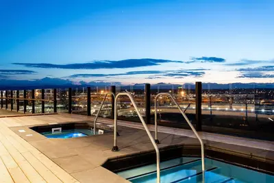 Image de Rooftop Views & Plunge Pools at Boutique Hotel in RiNo District - 2 Units