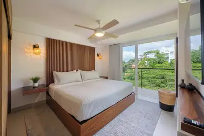 Image de Luxury Condo with Spectacular Views and Designer Furnishings