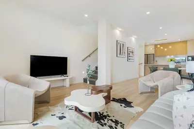 Image de Deluxe Three-Bedroom House with Barry Park view_Unit 39