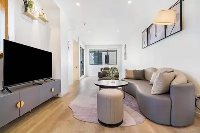 Image de Cozy 3-Bedroom Townhouse with Garage