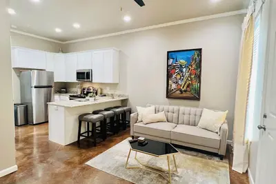 Image de Cozy 1-bedroom 1 bath condo in walking distance to downtown Lafayette.