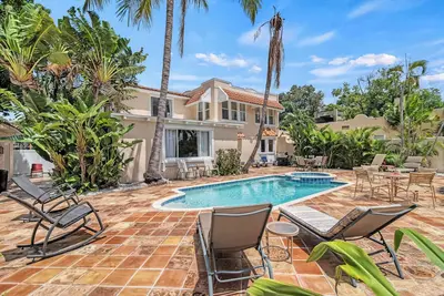 Image de Premier Access to Downtown Sarasota! Private Pool, Game Room, & More!