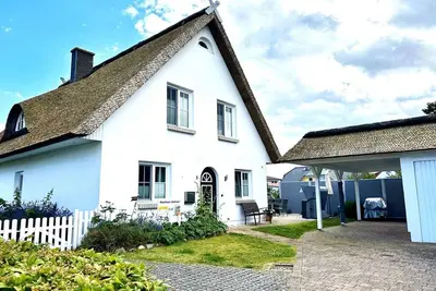 Image de Close to the sea, quiet location, use of swimming pool and sauna - Reethaus Göhren FeWo 02 - Reethaus Göhren