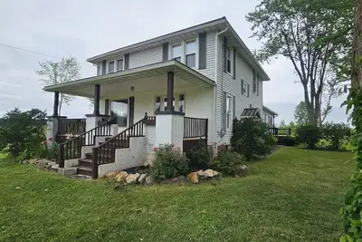 Image de Charming & Historic 4-bedroom Farmhouse in Rock Creek with Hvac, WiFi