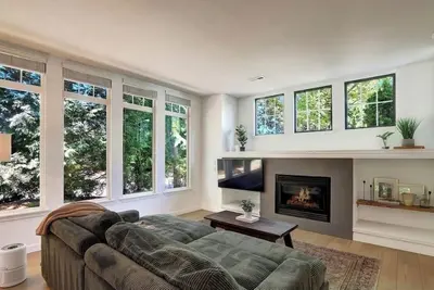 Image de Charming 1-bedroom condo with large den and open concept living room