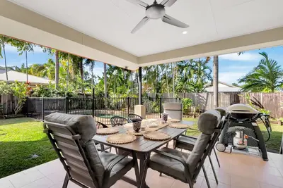 Image de 3-Bed Family Home with Pool & Bbq by the Beach