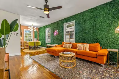 Image de Sunny Citrus Escape: Min to Midtown & Dog-Friendly
