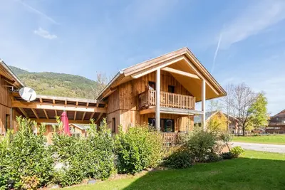 Image de Joli chalet avec sauna et bain à remous