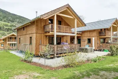 Image de chalet avec sauna infrarouge et bain à remous