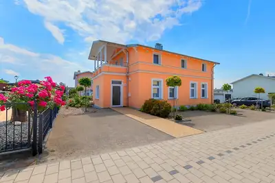 Image de Vacation home 300m from the Baltic Sea beach with 7 bedrooms, private sauna and fireplace.