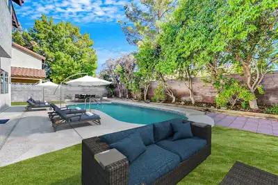Image de Beautiful Renovated 4br w\/ Pool – Perfect Las Vegas Getaway!