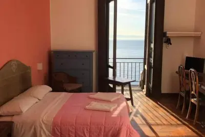 Image de Chambre d'hôtes \"Camera La Regina Del Mare\" avec balcon, Wi-Fi et climatisation