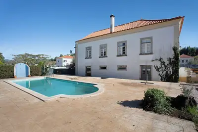 Image de Maison de vacances 'Casa Das Camélias Tortas' avec vue sur la montagne, piscine privée et Wi-Fi