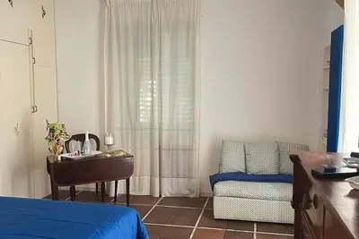 Located 9 min walk from the center of Capri, and15 min walk from MarinaPiccola