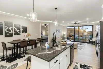 Image de Topsider Condo Lakeside Escape with Boat Slip