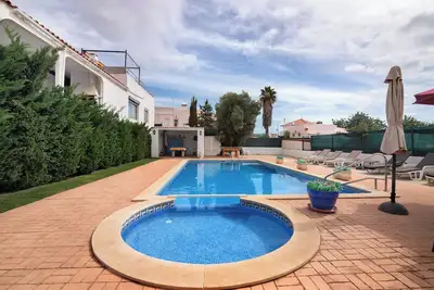 Image de Villa 'Vivenda Luz E Lúdica' avec piscine privée, Wi-Fi et climatisation
