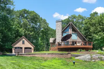 Image de Lakefront Getaway-Hot Tub + Kayaks + Paddleboards