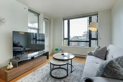 Image de Astoria Escape - Bright condo with work desk by Victoria Prime!