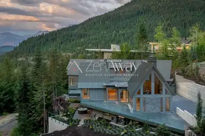 Image de ❄︎Aurora Estate Kadenwood ❄︎ Luxury 6 Br/Hot Tub/Sauna/Gym/Private Gondola/Ski-In/Out