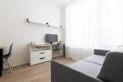 Image de Studio with 𝗙𝗿𝗲𝗲 𝗣𝗮𝗿𝗸𝗶𝗻𝗴 • A/C • Ultra-Fast WiFi • Smart Tv