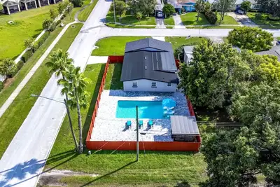 Image de Summer-Ready Pad w/ Pool, Near Beaches & Fun!