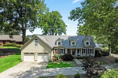 Image de Spacious 5-bedroom house in the heart of Guntersville located On the lake.
