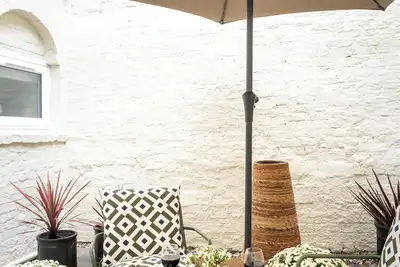 6 The Courtyard, superior studio, pets welcome