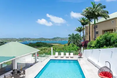 Image de Charming 3-bedroom condo with WiFi and Ac in serene Falmouth Harbour