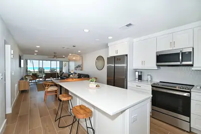 Image de Stunning Gulf View Condo 1 Bed 1 Bath Steps to Beach