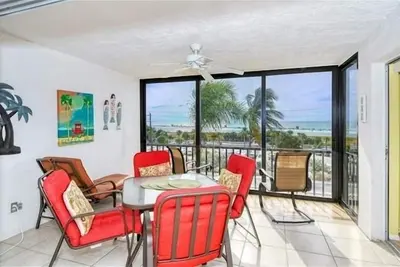 Image de Adorable Siesta Key Beach Full Gulf Views 2 Bed 2 Bath Steps to Beach