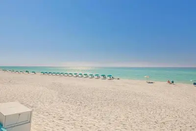Image de Beautiful 2 bedroom 2 bathroom condo in an enchanting beach community.