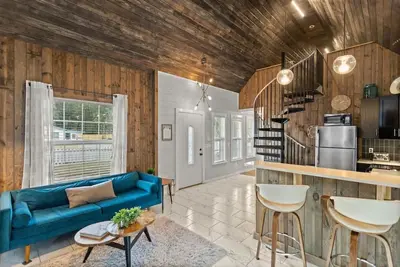 Image de Tiny Victorian built on Tv show 2br 1 ba